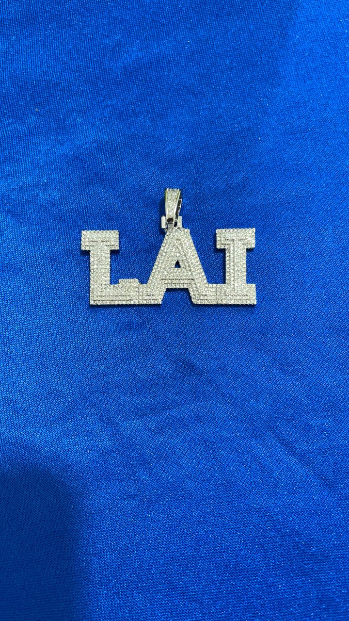 Icy Cravejado Custom Name Necklace
(Ships in 2-4 weeks)